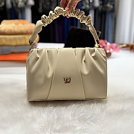 Krem Rugan Büzgü Detaylı El Çantası